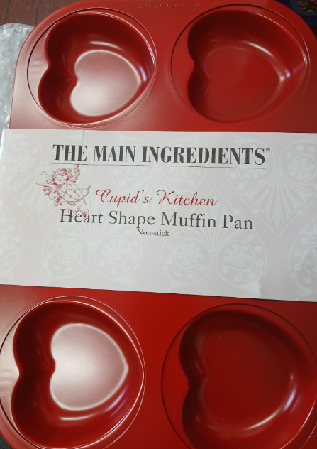 The Main Ingredients Cupid's Kitchen Heart Shape Non-Stick Muffin Pan-Extras