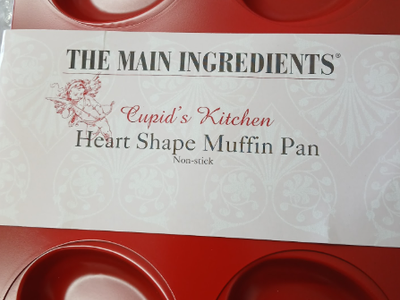 The Main Ingredients Cupid's Kitchen Heart Shape Non-Stick Muffin Pan-Extras