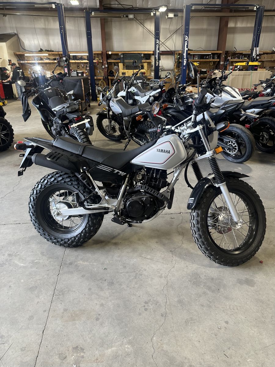 2026 Yamaha TW200 Gallant Gray - Y02365