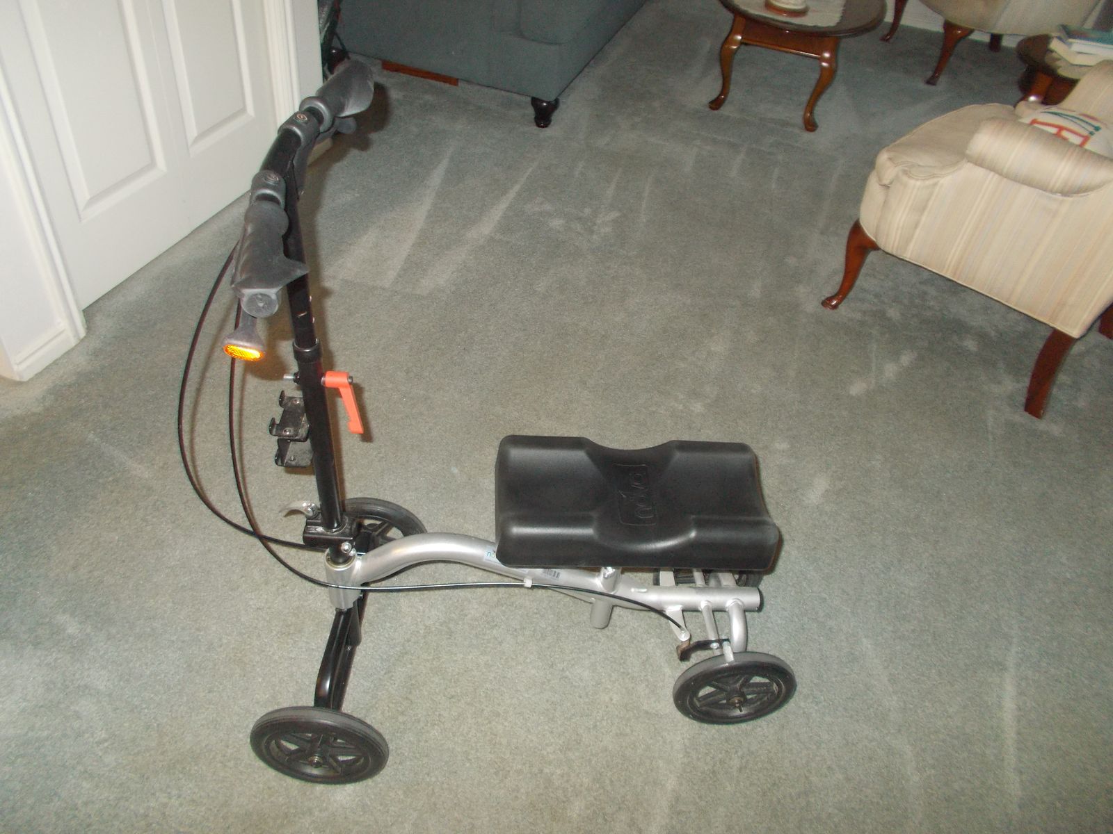 NOVA heavy-duty Knee scooter