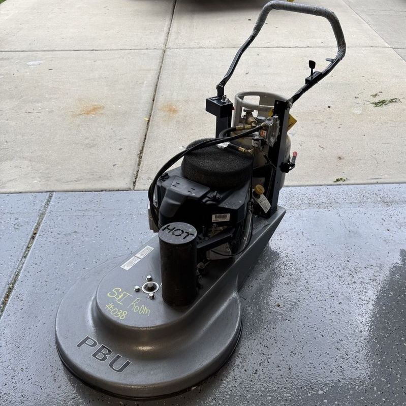 92 hours! Nilfisk-Advance PBU 27KB Propane Floor Burnisher – Extremely Low Hours