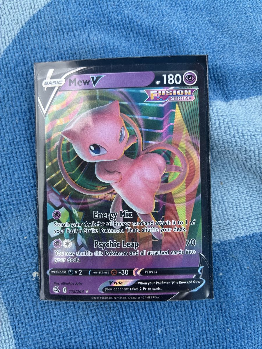 Mew V 113/264 Fusion Strike Ultra Rare Pokemon Trading Card