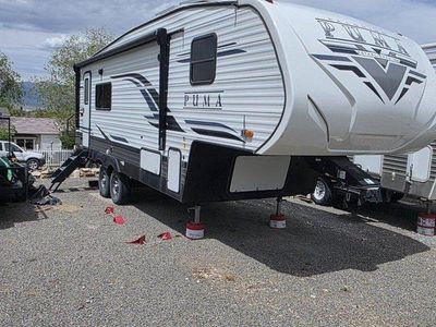 2012. Puma 25ft fifth wheel