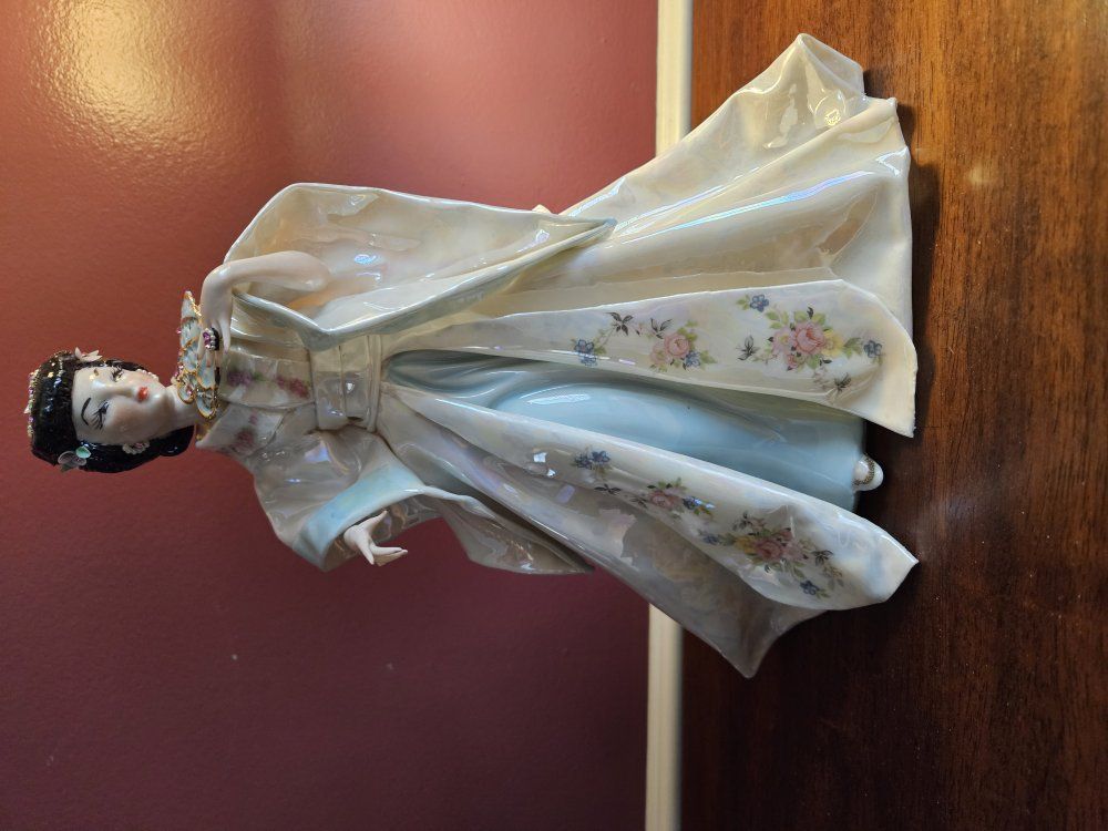 Porcelain Geisha
