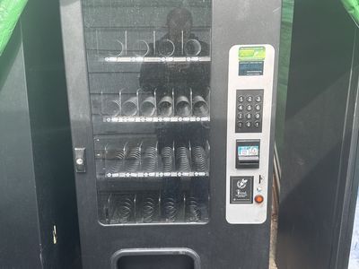 Commercial Glass Front Snack Vending Machine iVend 23 selection