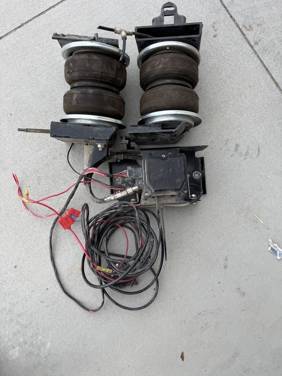 Airbags for RAM 1500 - Air Lift 5000 Wireless Controller w/compressor
