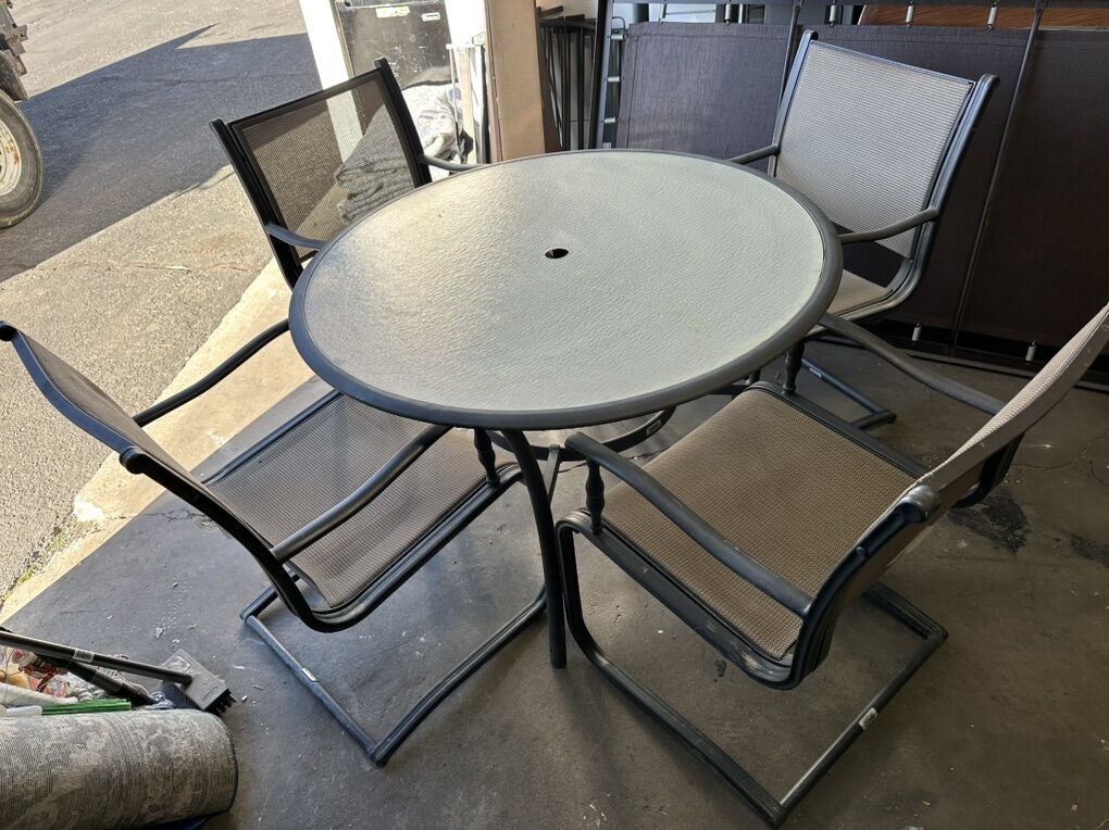 Martha Living Round Patio Dining Set