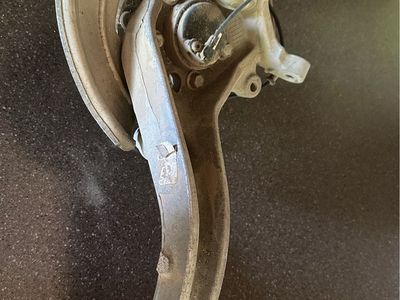Used Steering Knuckle Assembly with Hub and Dust Shield for a 2004 Ford Thunderbird