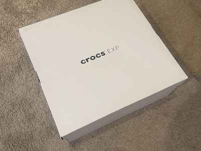 Crocs Hydra Clog (Size 7-Men / 9-Women)