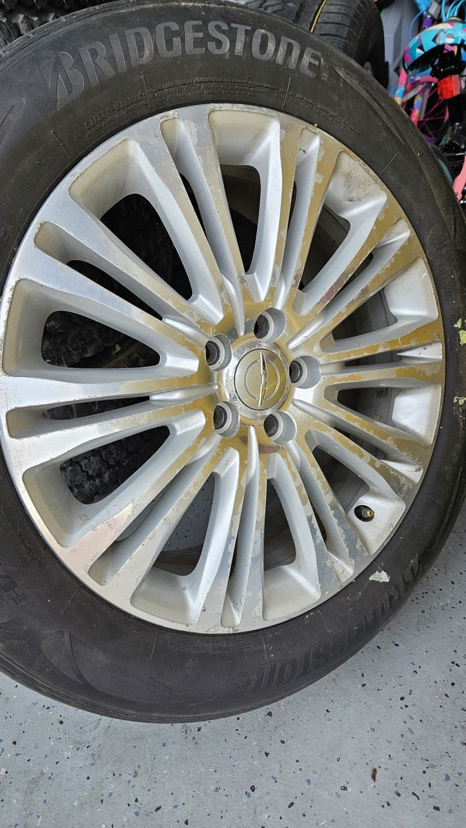 2013 Chrysler 300 Wheels and Tires