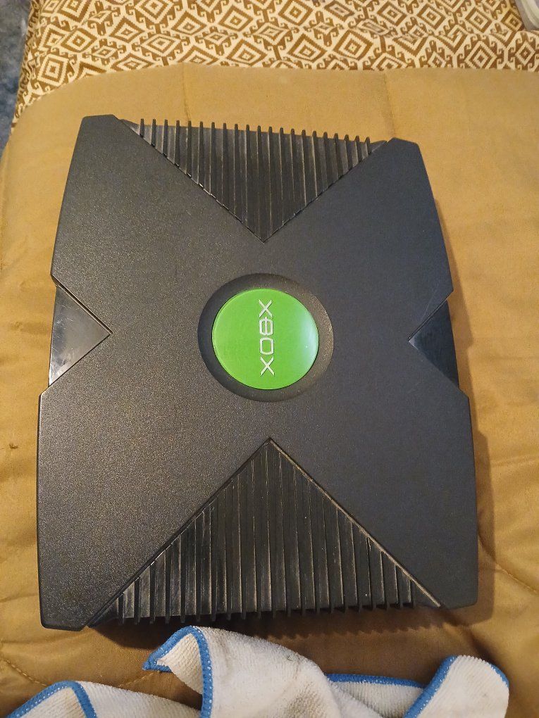 Original Microsoft Xbox Console Bundle with 5 Controllers, 4 Games, and Remote - Working Condition