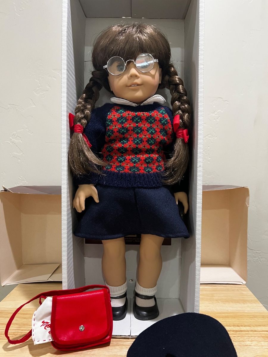Pre-Mattel American Girl Molly Doll in box with set of books and all accessories