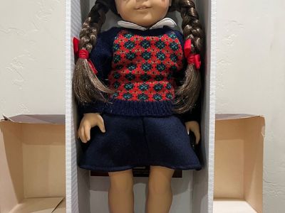 Pre-Mattel American Girl Molly Doll in box with set of books and all accessories
