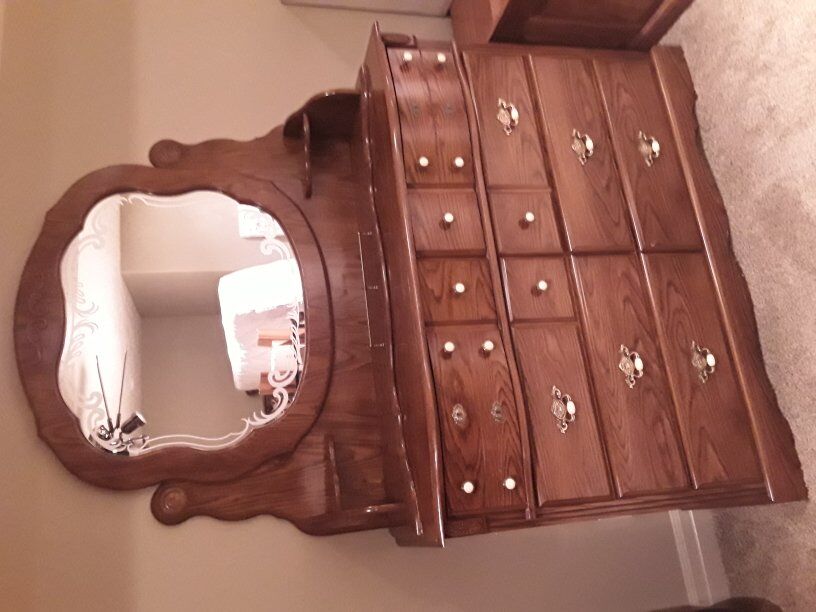 8 Drawer Dresser with mirror