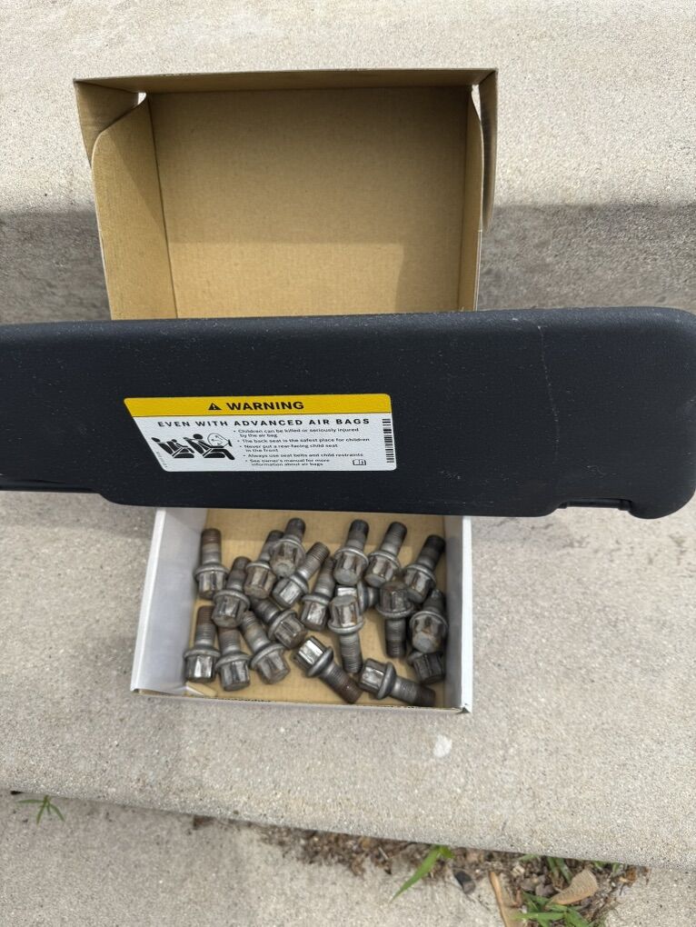 Mercedes Benz 08-11 Sun Visor And 20 OEM Lug Nuts