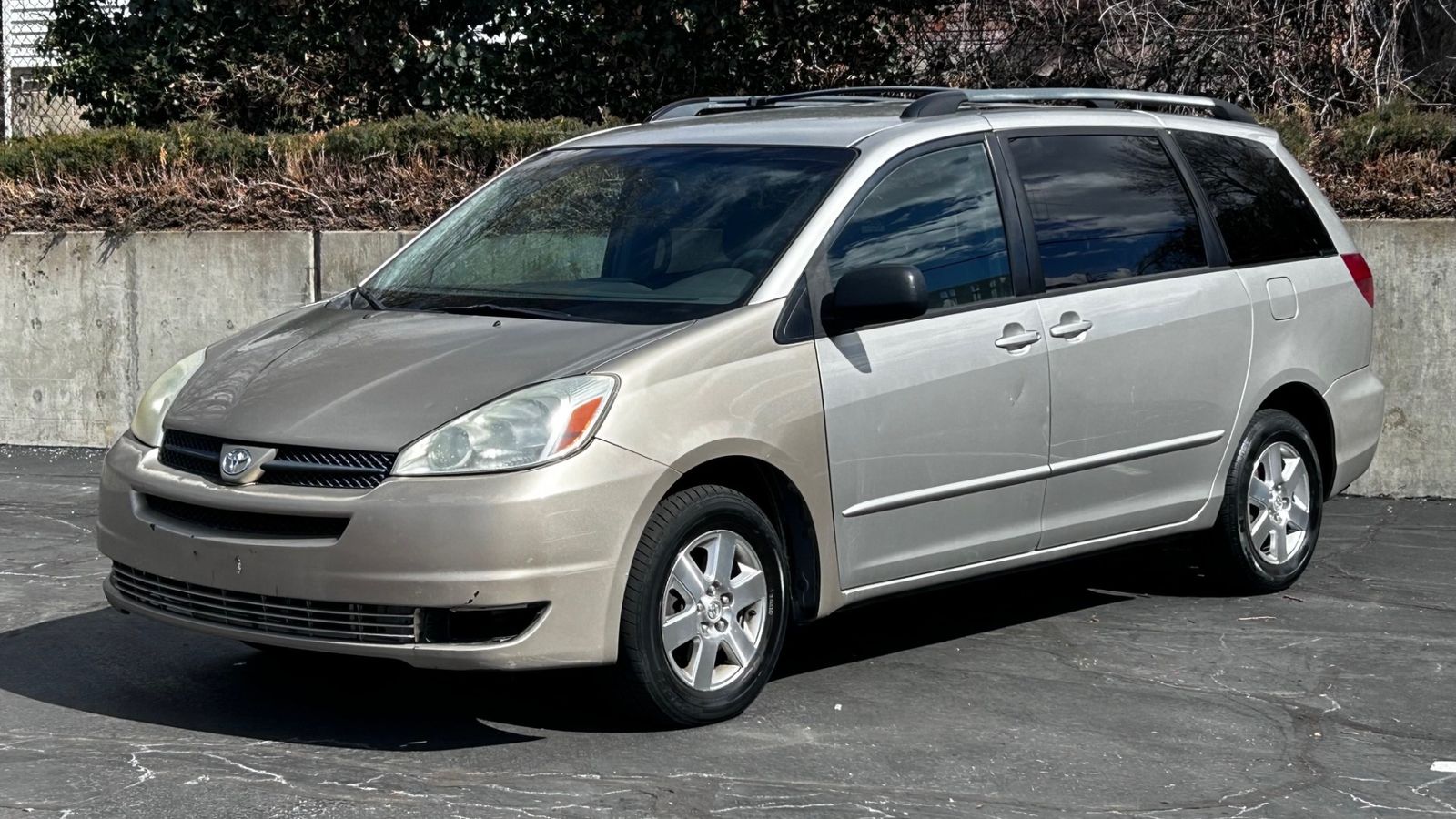2004 TOYOTA SIENNA LE 7 Passenger