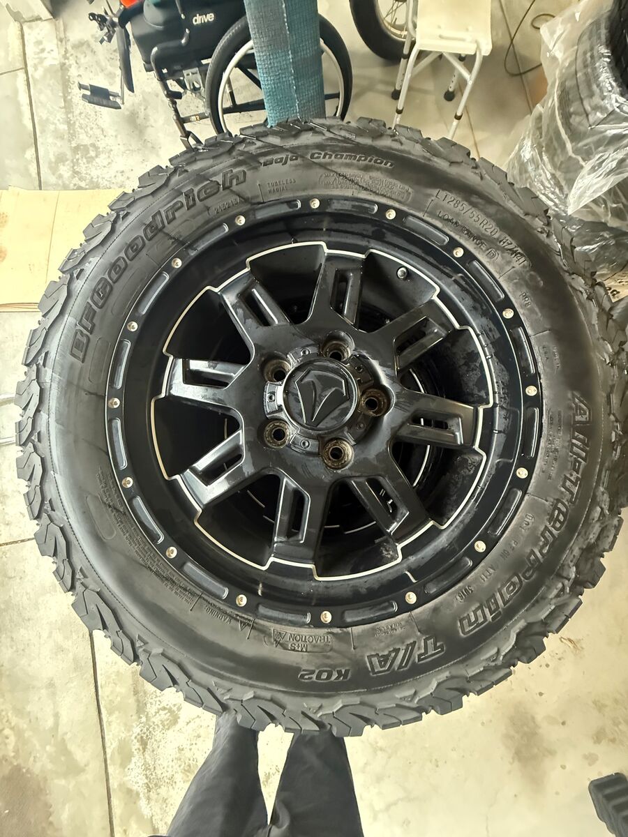 20" Toyota Tundra wheel and tires (BFGoodrich 285 / 55 R20)