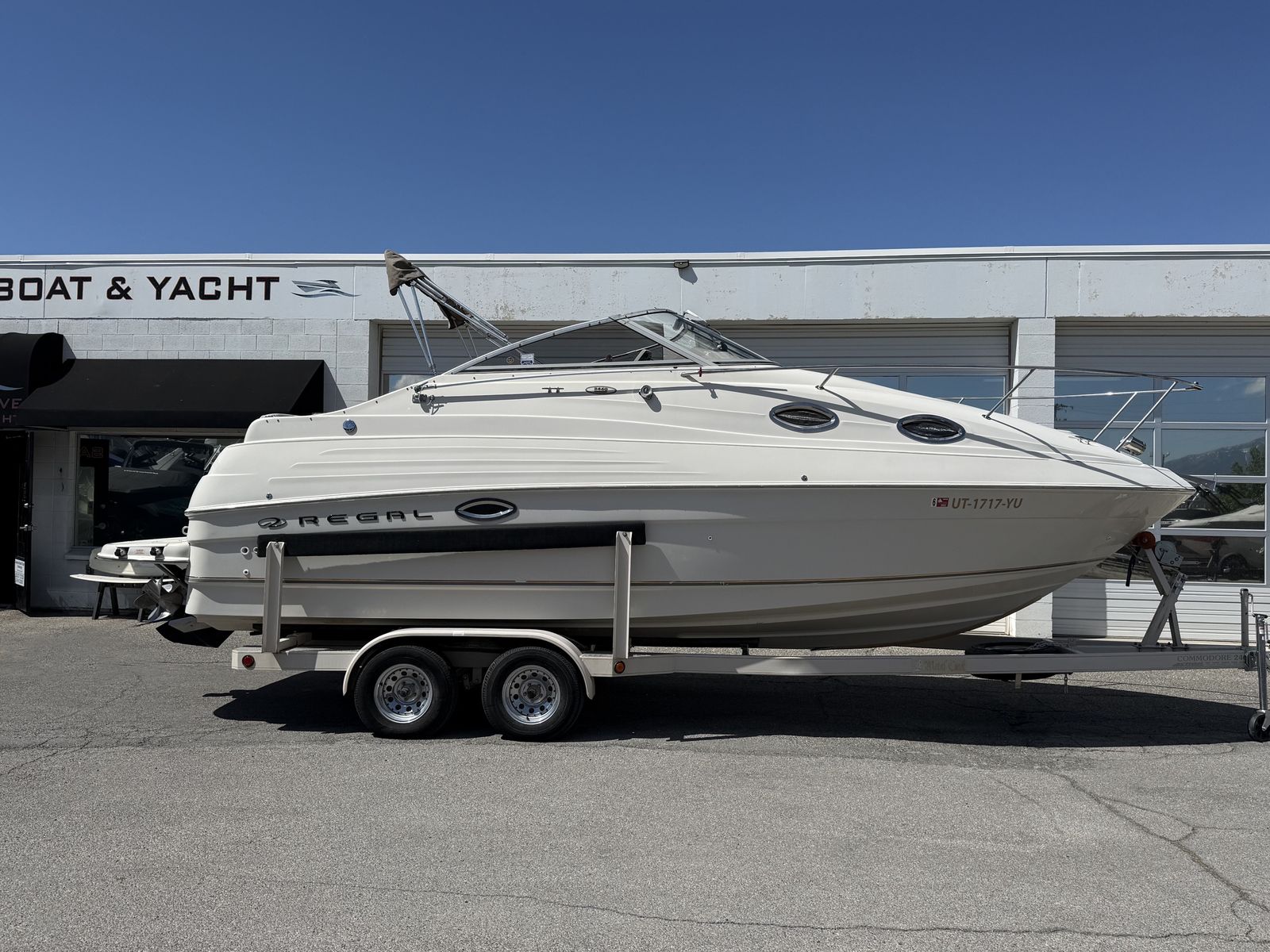 2001 24' Regal Commodore 2460 Cruiser
