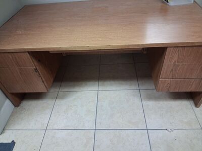 FREE Office Desks (6)