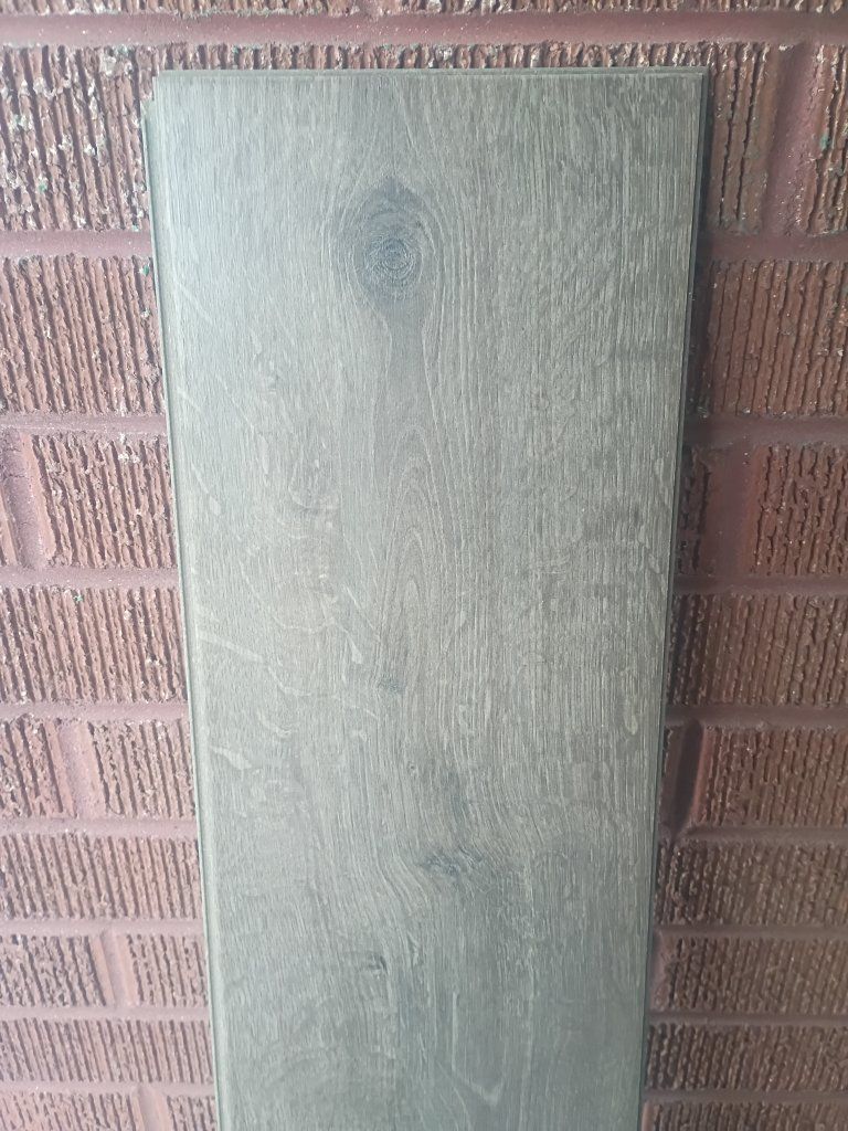 hybrid laminate flooring resin core 589 ft for $1 a square foot 589$ total
