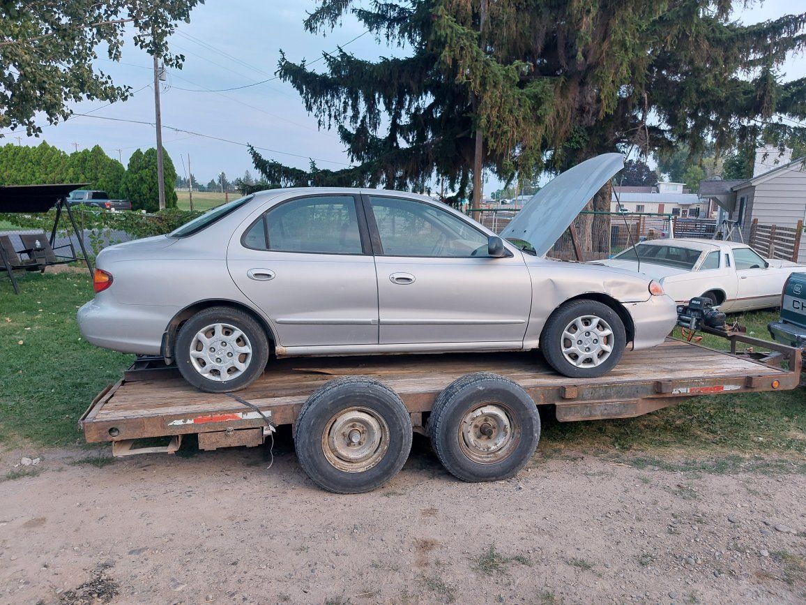 Parting out 2000 Hyundia Elantra 2.0 4 cylinder,automatic transmission 