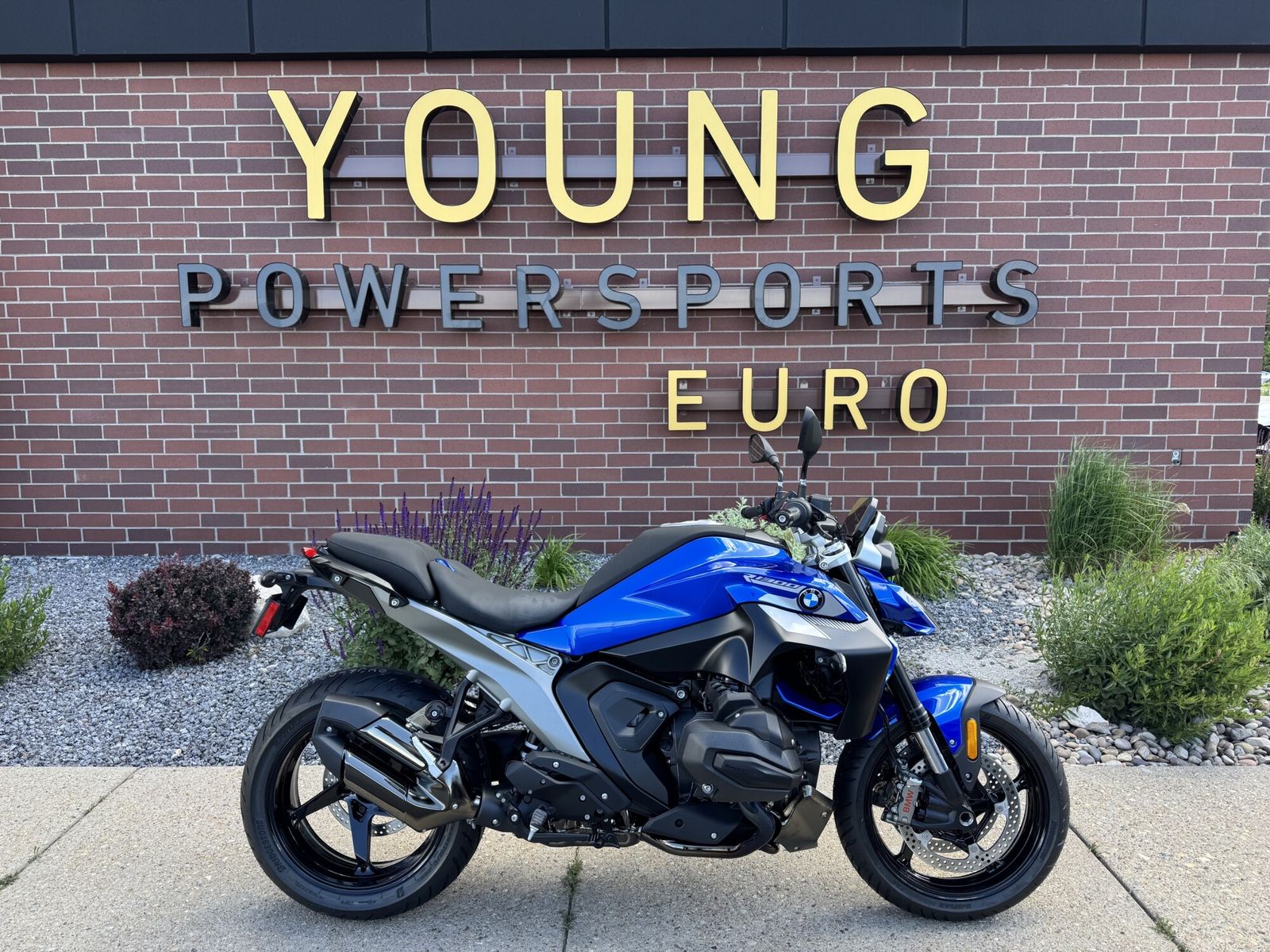 2026 BMW Motorrad R 1300 R