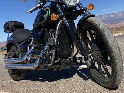 Kawasaki Vulcan 900 Cruiser Motorcycle Like New