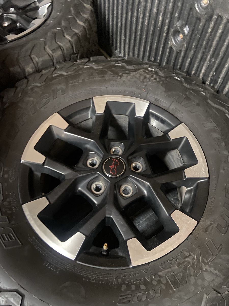 2024 jeep rubicon wheels and tire 