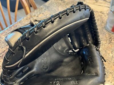 Catchers Glove A2000