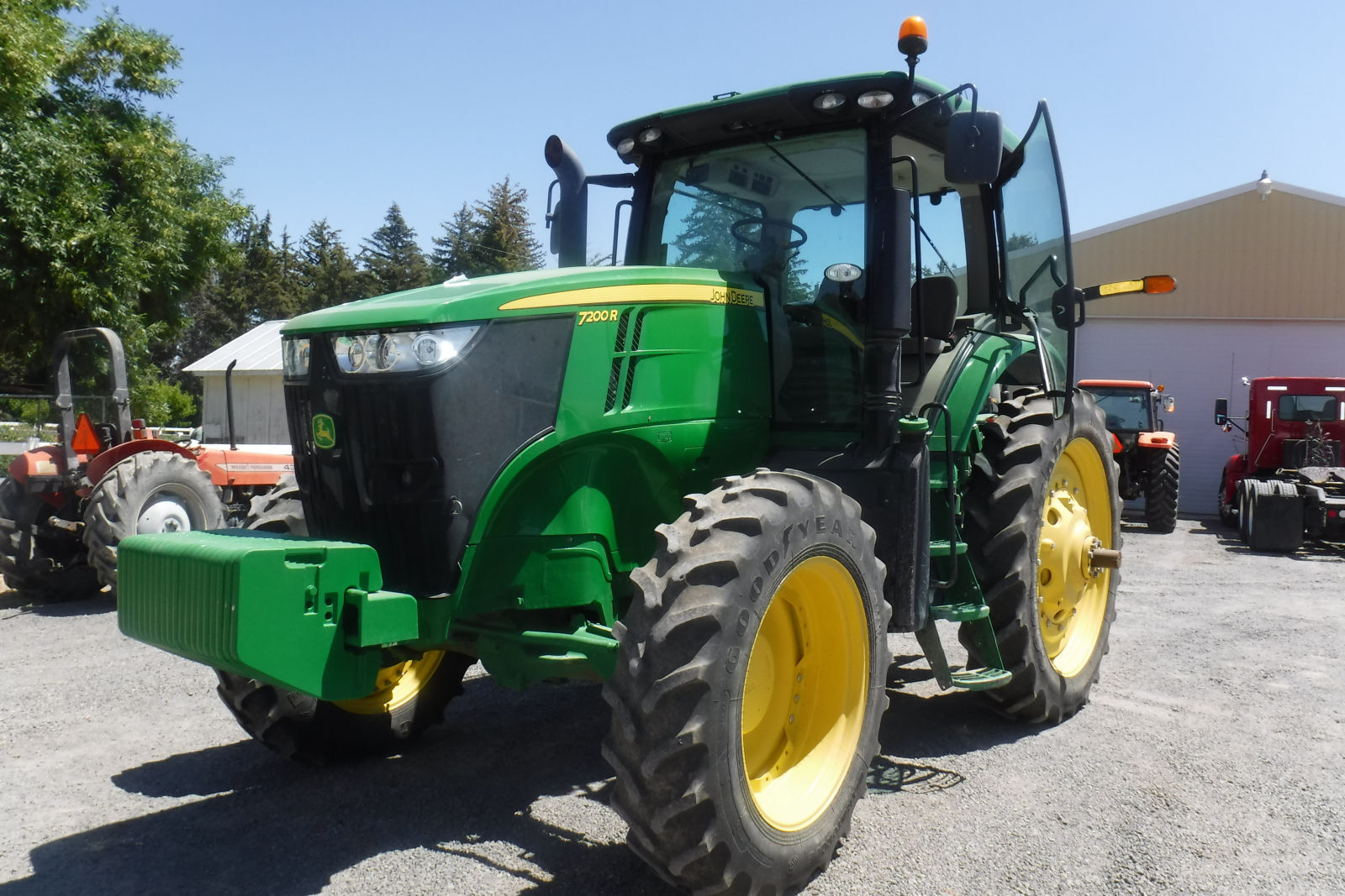 John Deere 7200R MFD Tractor