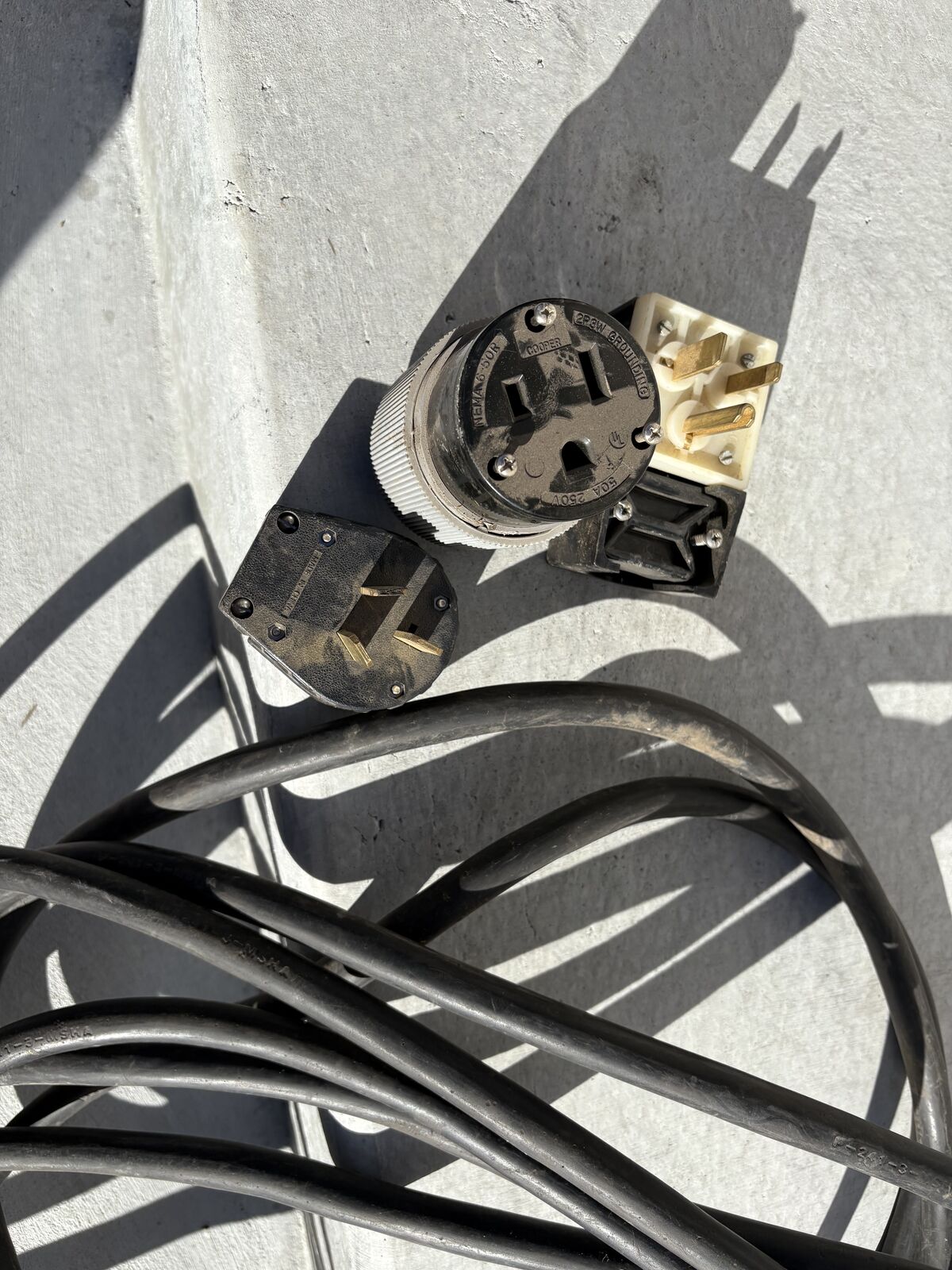 240 volt extention cord with extra male plugs,