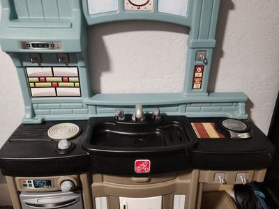 Step2 Best Chef's Plastic Toddler Toy Kitchen Play