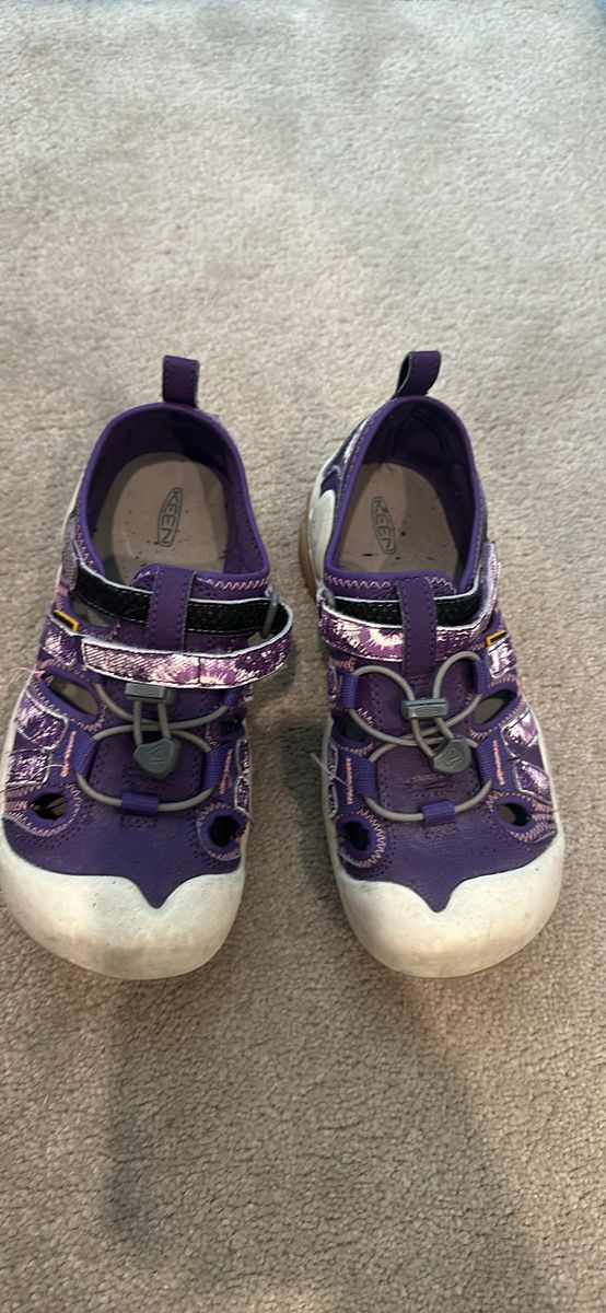 Girls keen sandals size 3