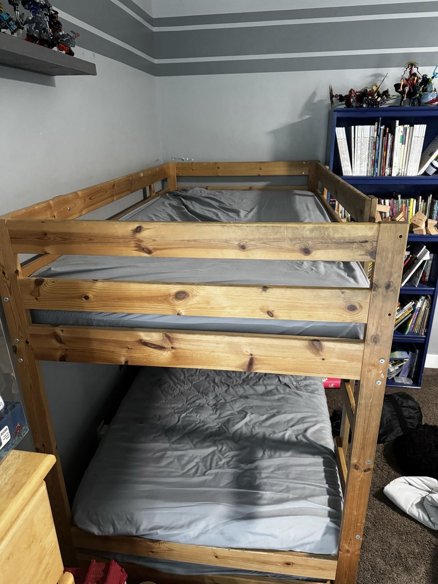 Twin bunk bed with ladder