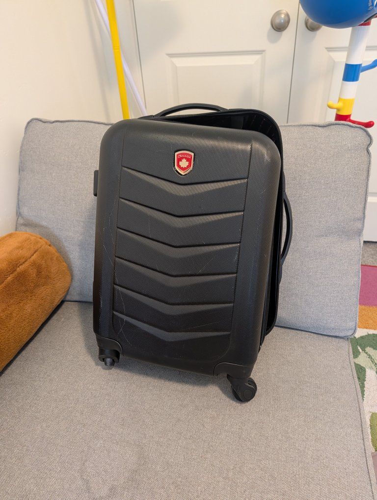 Canada Black Hardside Carry-On Spinner Luggage Suitcase - Compact & Durable Travel Bag