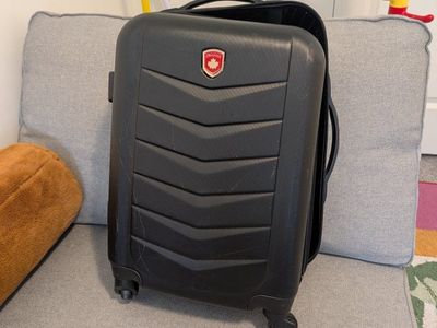 Canada Black Hardside Carry-On Spinner Luggage Suitcase - Compact & Durable Travel Bag