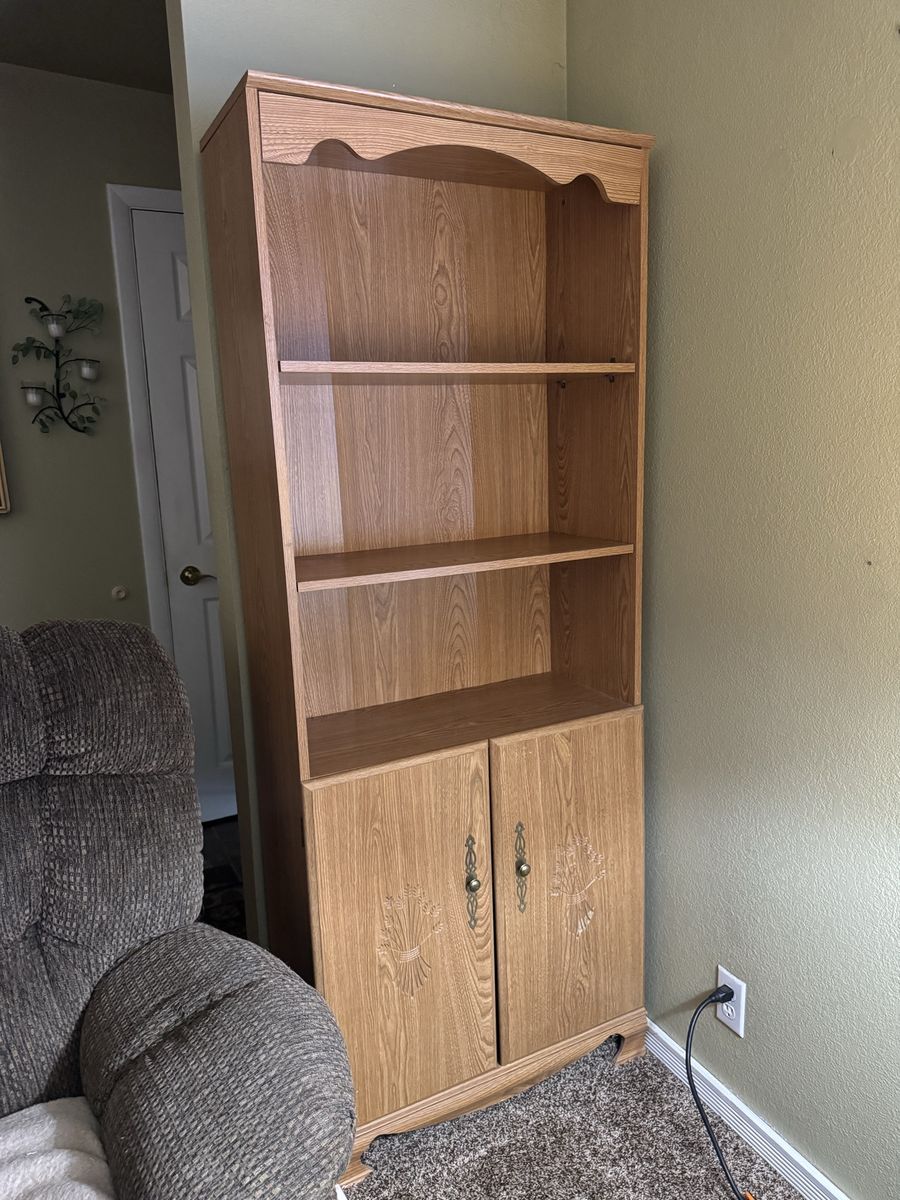 Classic Oak Wood Bookshelf Display Cabinet with Shelves and Storage