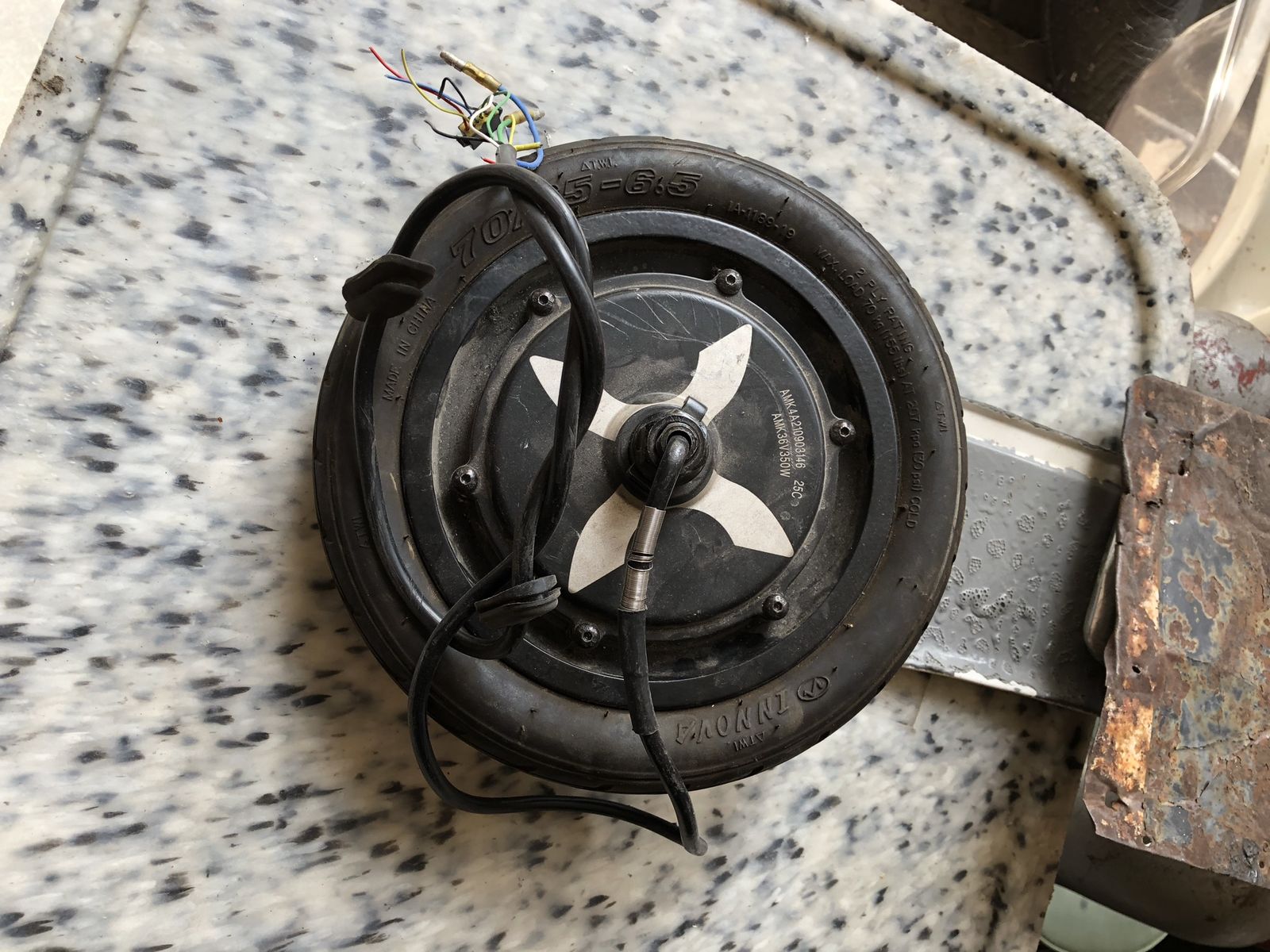 36V 350W Electric Scooter Hub Motor Wheel Assembly with 70/65-6.5 Innova Tire