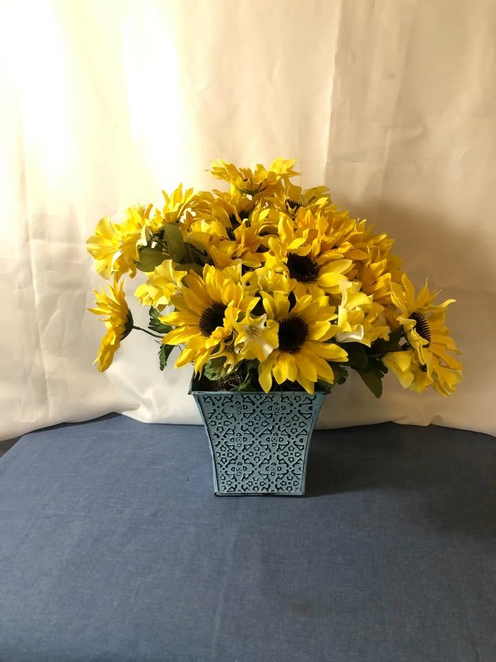 Quality Metal Decorative Vase With Beautiful Yellow Sunflowers