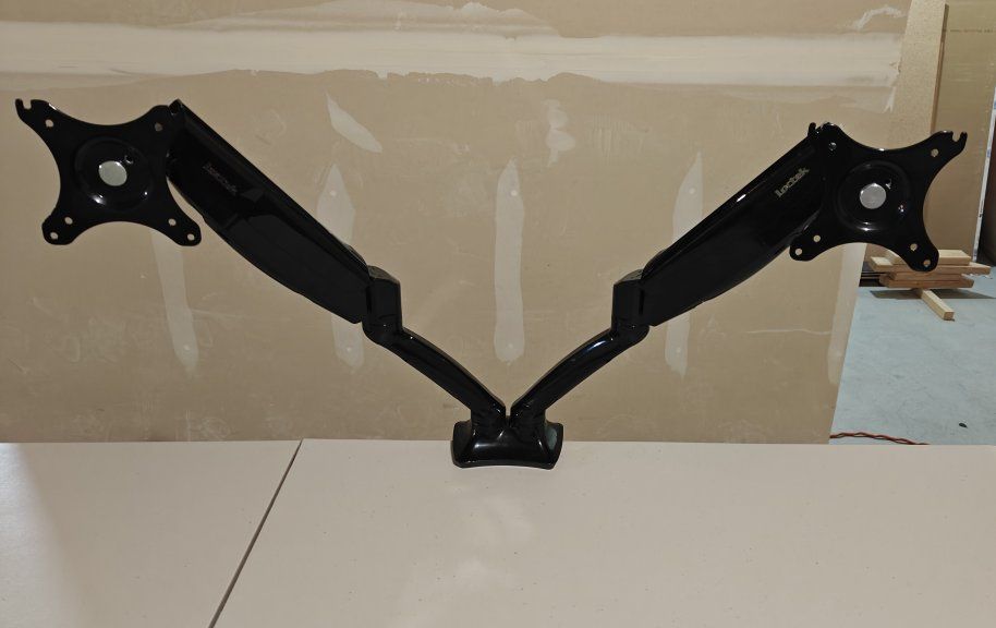 Dual monitor arm