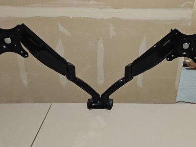 Dual monitor arm