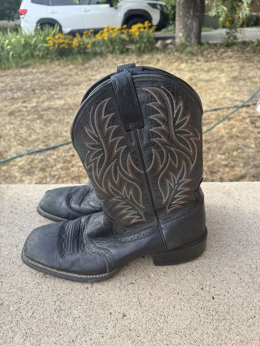 Ariat  Men’s Western Wide Square Toe. Size: 11.5D