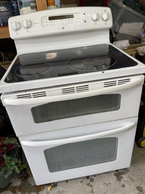 This is a GE Double Oven Range., $100 OBO  top oven just used for warming.