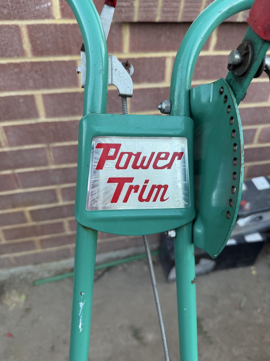 Power Trim Lawn Edger with Honda GX31 4-Stroke Engine - Used