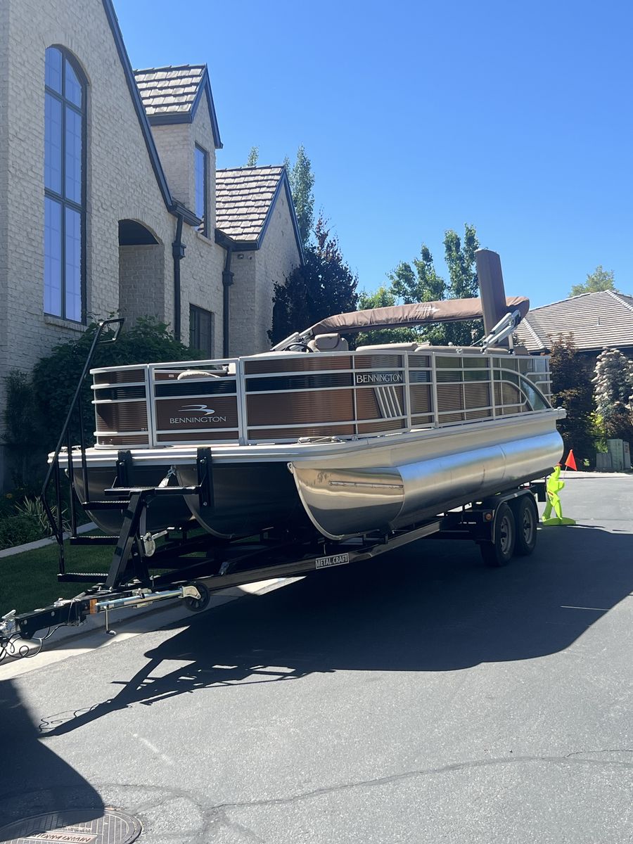 Bennington 22LFAPG Pontoon (Tri-Toon) with Soldier Creek Slip