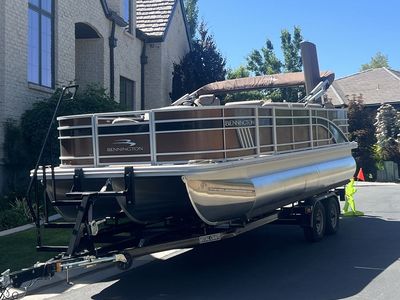 Bennington 22LFAPG Pontoon (Tri-Toon) with Soldier Creek Slip