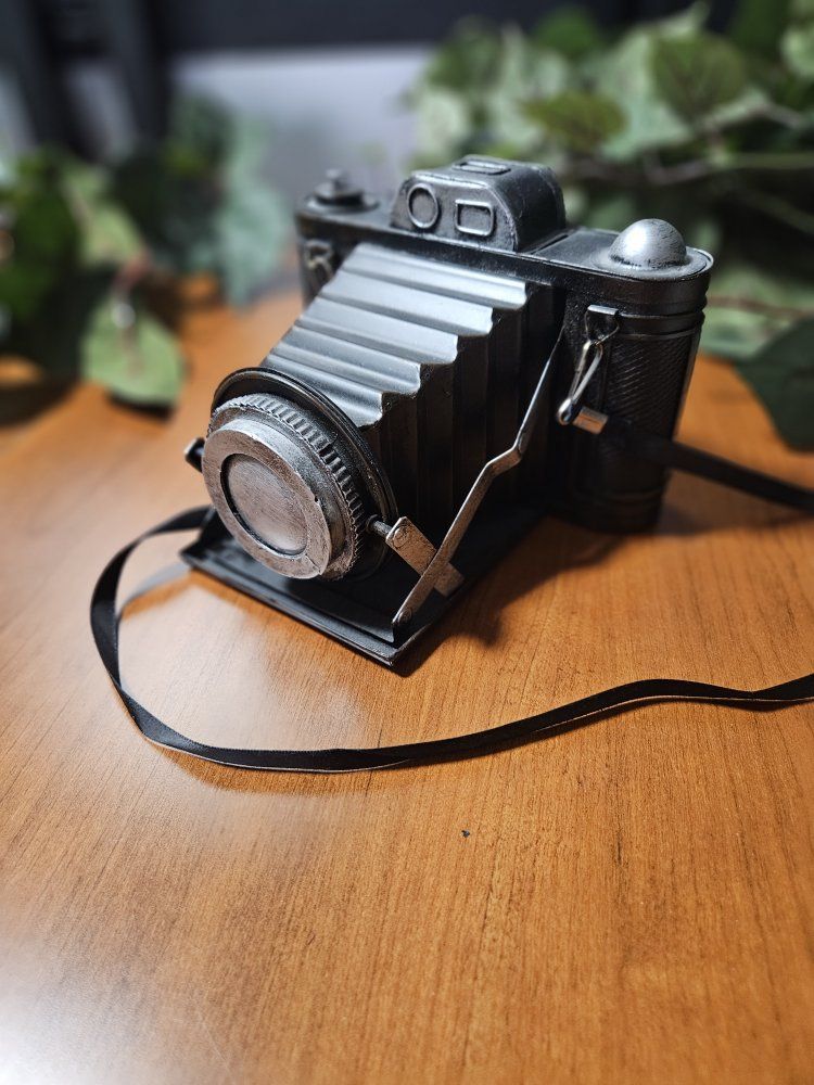 Vintage Style Metal Folding Camera Decor - Rustic Black Antique Photography Prop