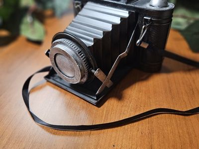 Vintage Style Metal Folding Camera Decor - Rustic Black Antique Photography Prop