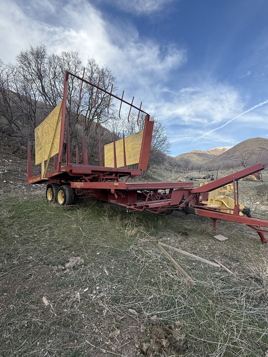 New Holland 1033 Bale Wagon - Excellent Condition