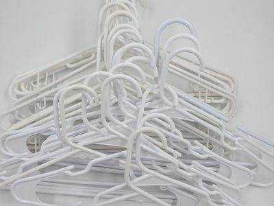 27 Pack White Plastic Clothes Hangers